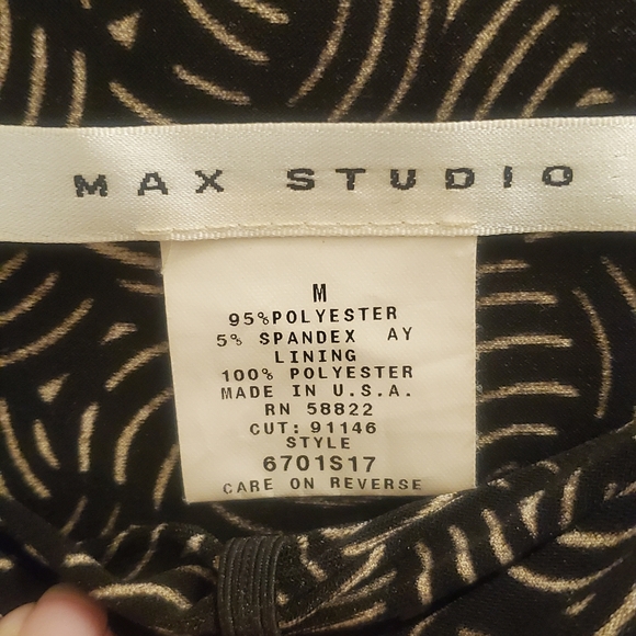 Lightweight skirt with - Picture 3 of 3